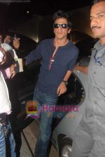 Shahrukh Khan snapped at Mumbai International airport on 16th Nov 2010 (15).JPG